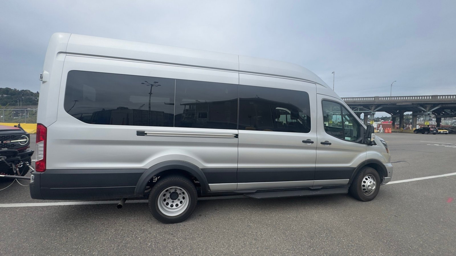 FORD TRANSIT 350HD 2024 AWD 15 SEATS